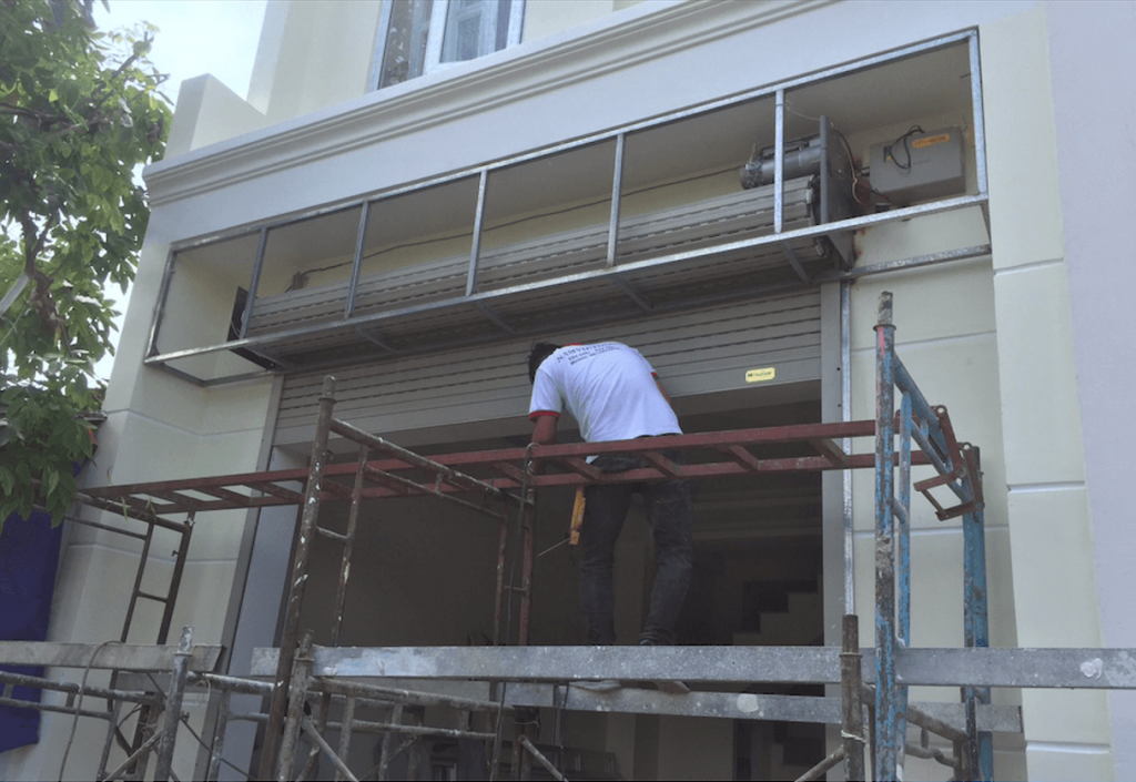 lắp đặt cửa cuốn công nghệ Đức